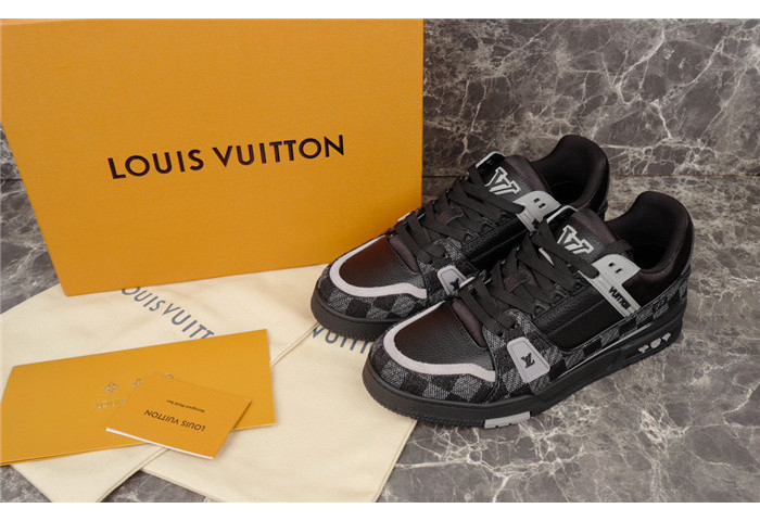 L1VV TRAINER