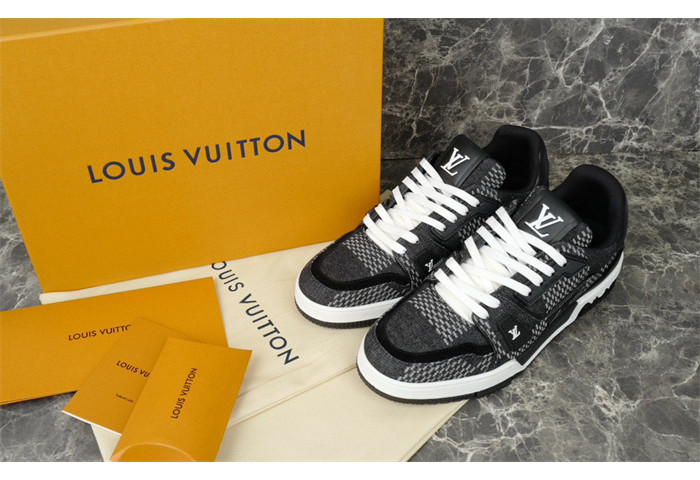 L1VV TRAINER