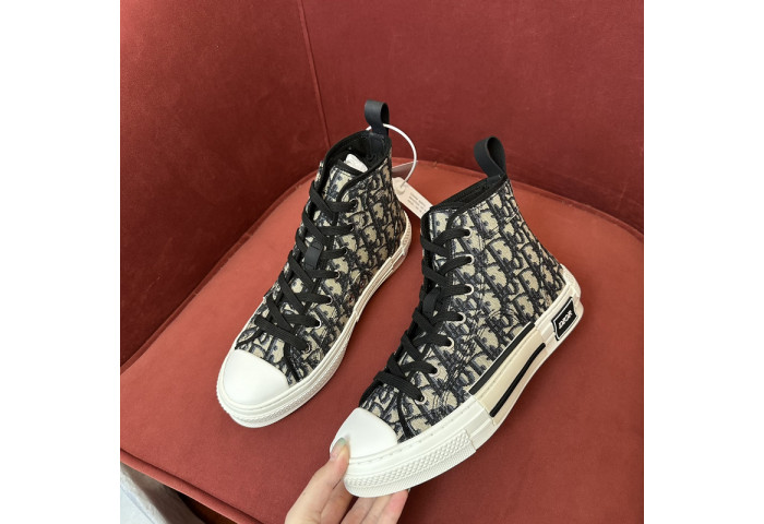 B23 Oblique Sneaker