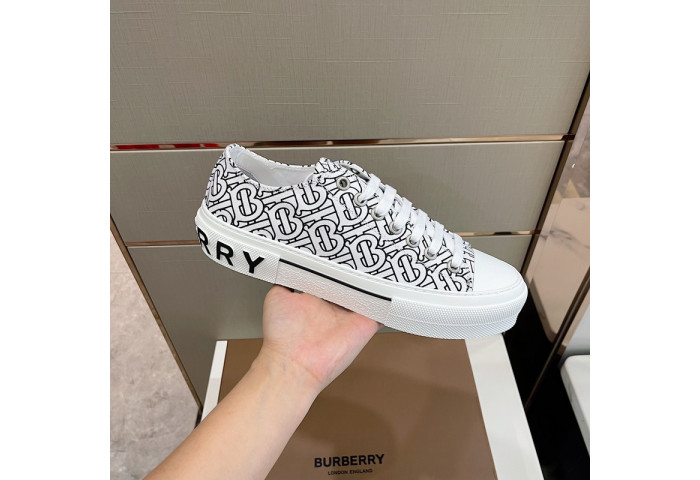 BUR*BERRY Sneakers