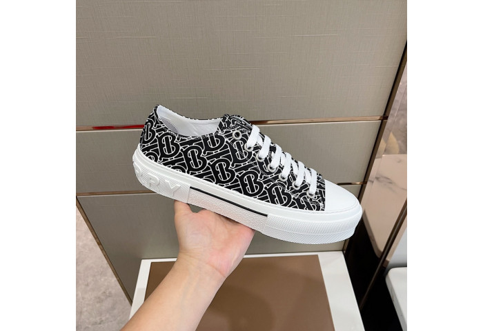 BUR*BERRY Sneakers