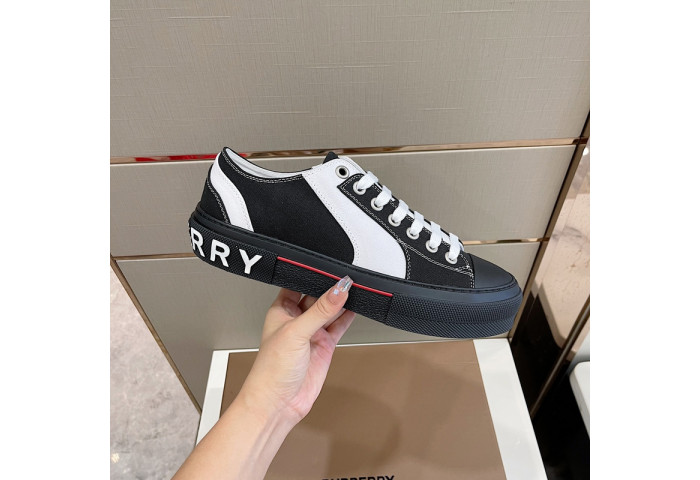 BUR*BERRY Sneakers