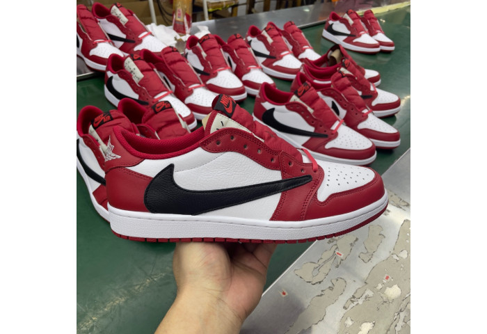 Travis Scott x Air Jordan 1 Low OG "Chicago"