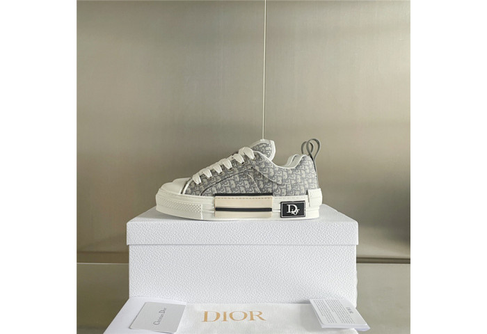B23 Oblique Sneaker