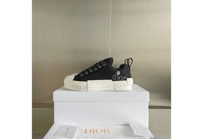B23 Oblique Sneaker