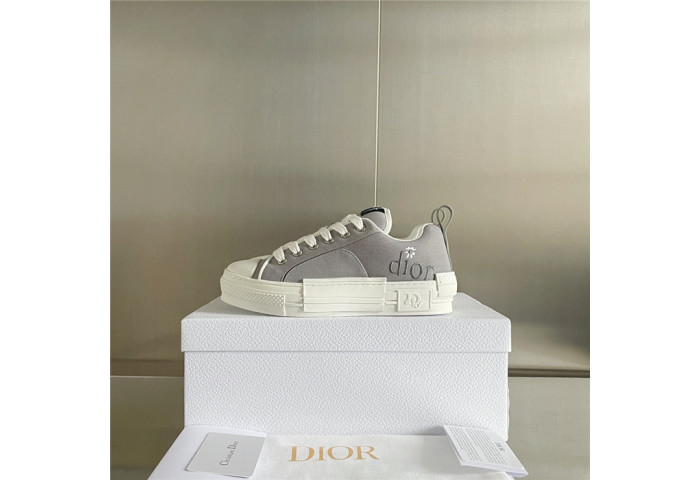 B23 Oblique Sneaker