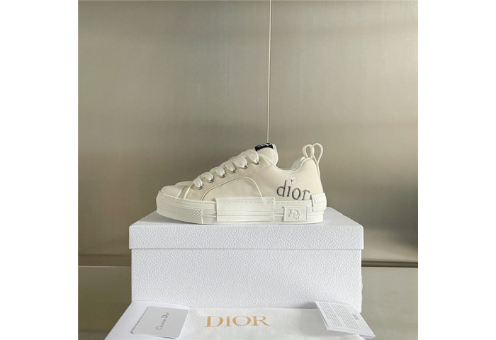 B23 Oblique Sneaker