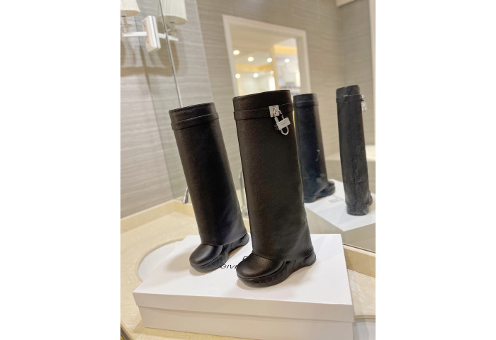 Give*chy Boots