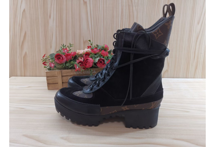 L1VV Boots