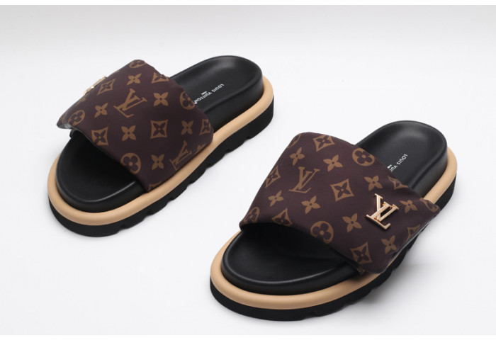 L1VV SANDALS