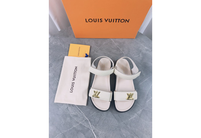L1VV Flat Sandals