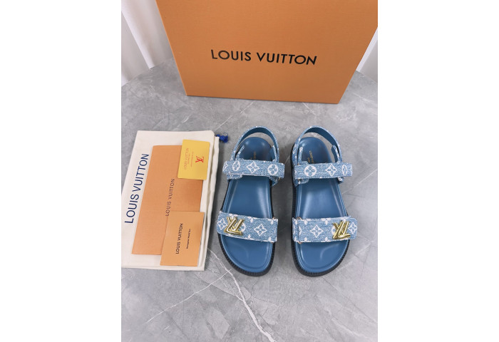 L1VV Flat Sandals