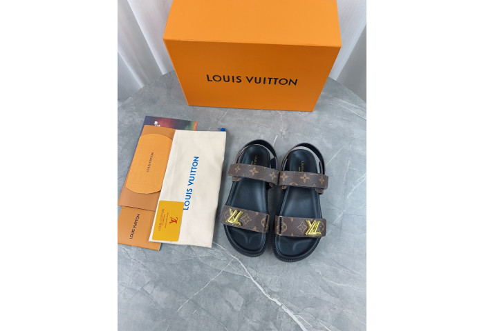 L1VV Flat Sandals