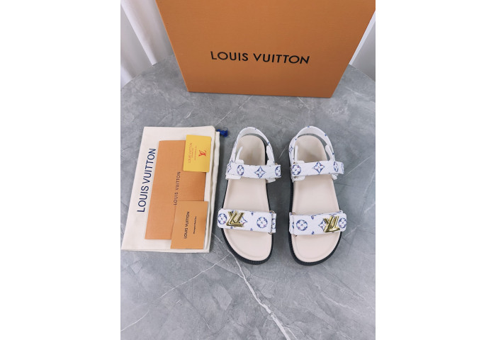 L1VV Flat Sandals
