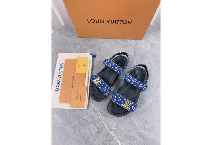 L1VV Flat Sandals