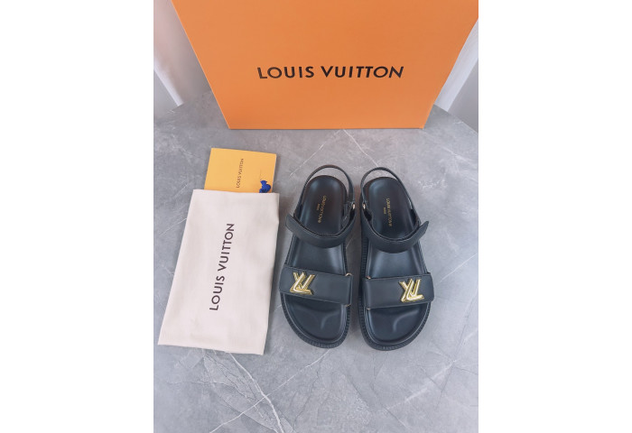 L1VV Flat Sandals