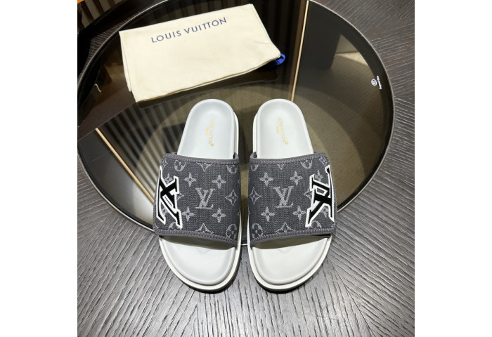 L1VV SANDALS