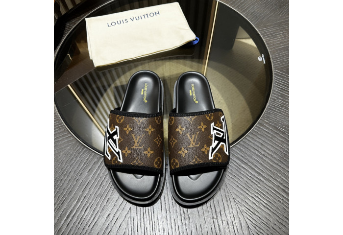 L1VV SANDALS