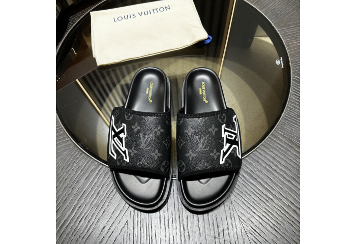 L1VV SANDALS