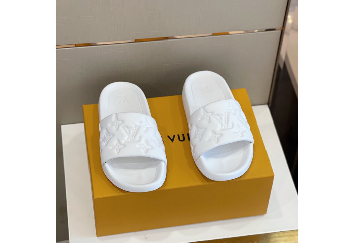 L1VV SANDALS