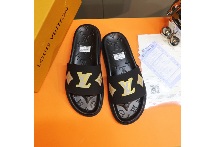 L1VV SANDALS