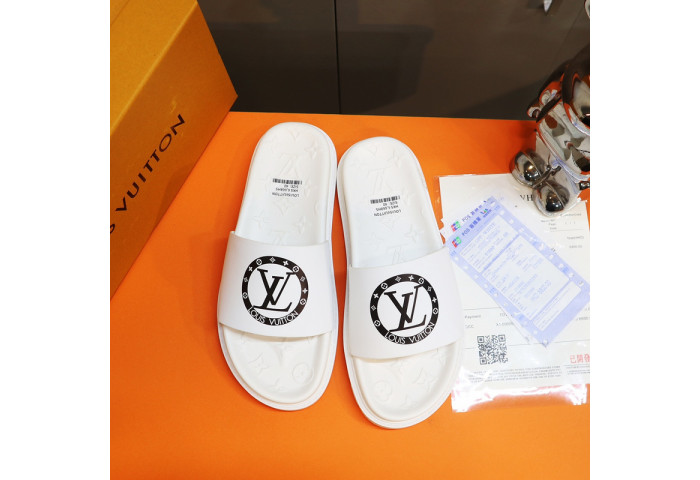 L1VV SANDALS