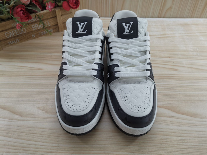 L1VV TRAINER