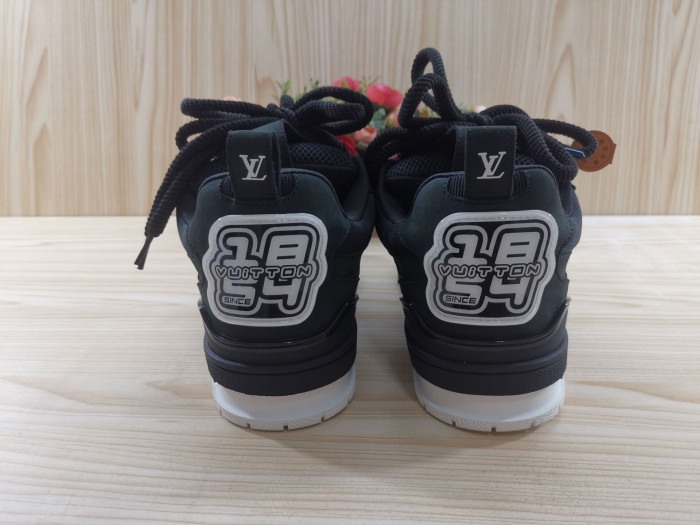 L1VV TRAINER