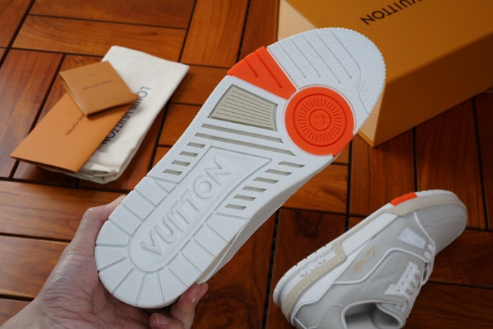 L1VV TRAINER