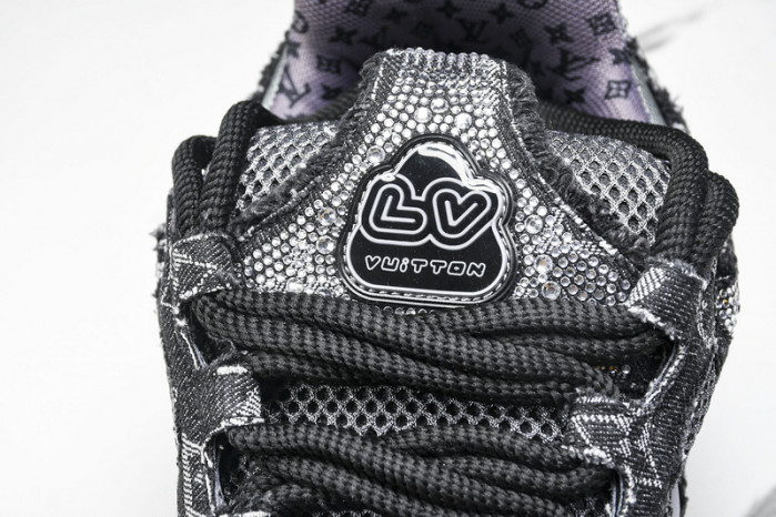 L1VV TRAINER