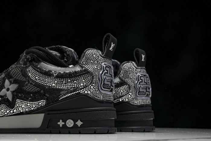 L1VV TRAINER