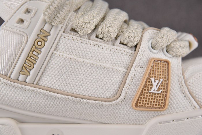 L1VV TRAINER