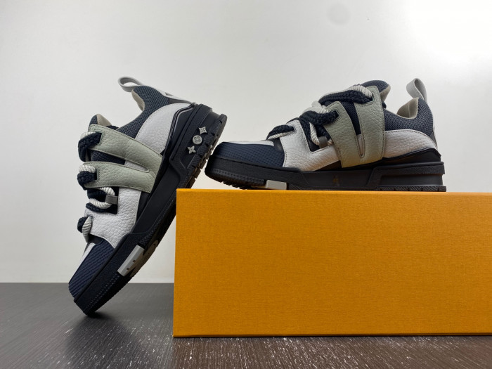 L1VV TRAINER