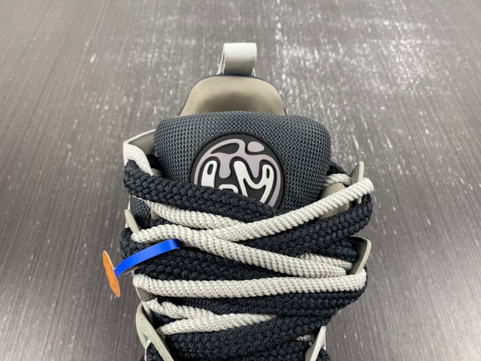 L1VV TRAINER