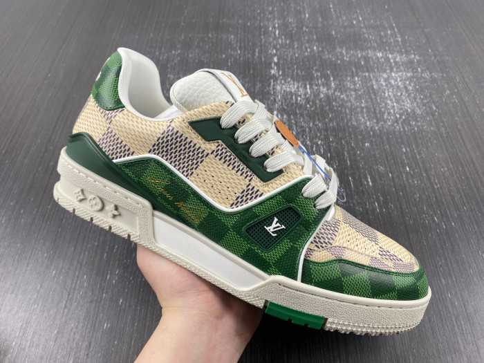 L1VV TRAINER