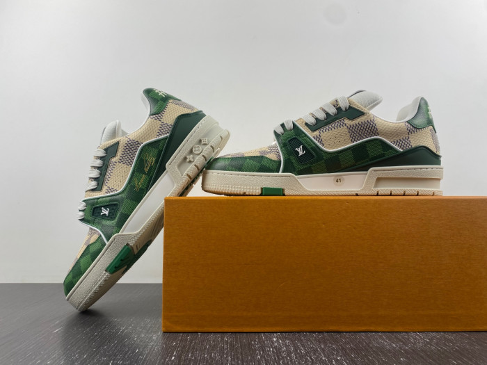 L1VV TRAINER