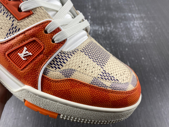 L1VV TRAINER