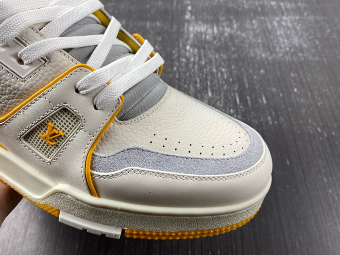 L1VV TRAINER