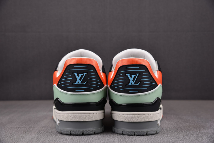 L1VV TRAINER