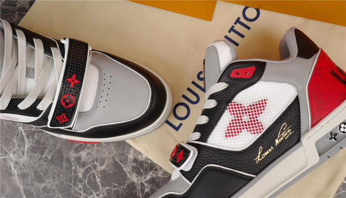 L1VV TRAINER