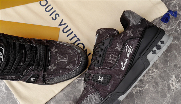 L1VV TRAINER
