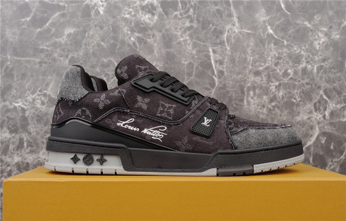 L1VV TRAINER