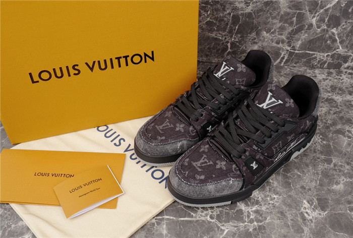 L1VV TRAINER