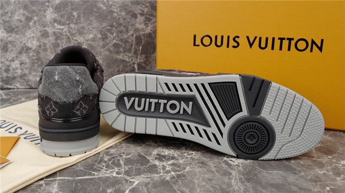 L1VV TRAINER