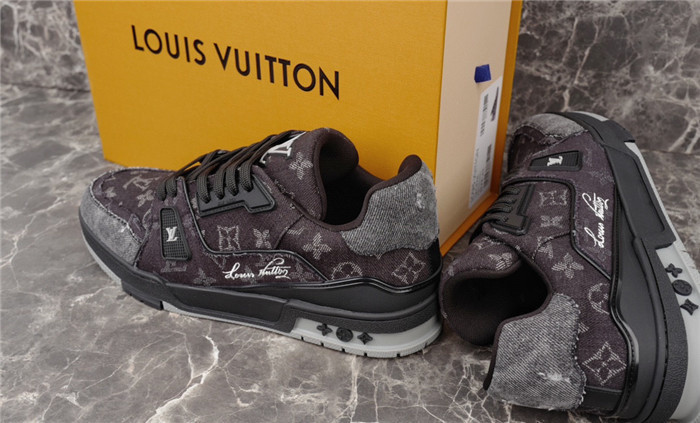 L1VV TRAINER