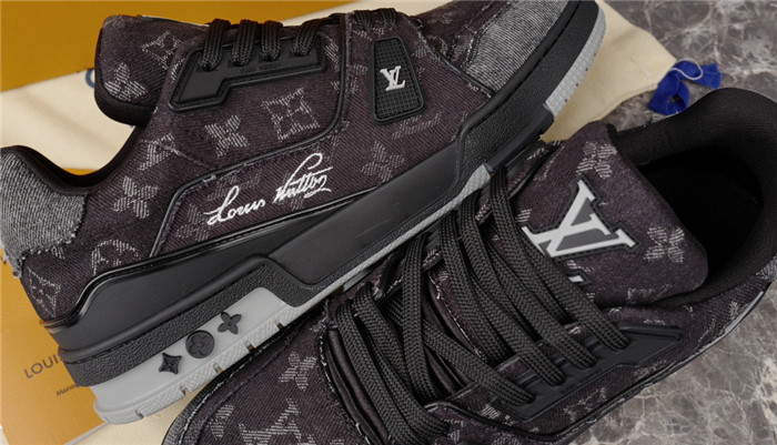 L1VV TRAINER