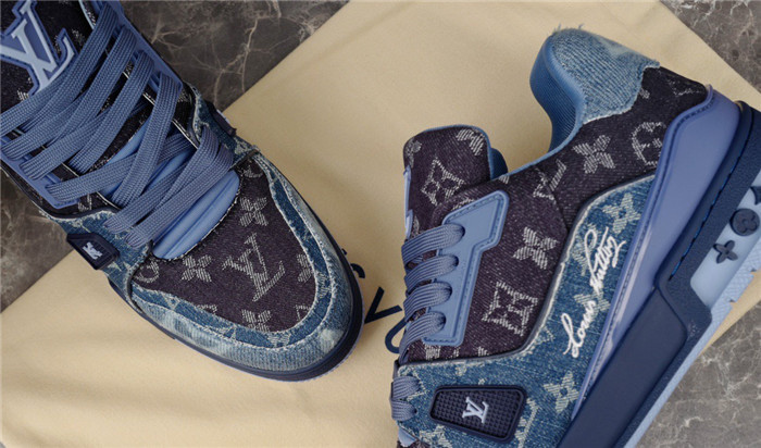 L1VV TRAINER