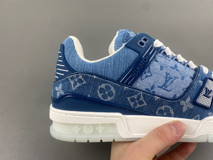 L1VV TRAINER