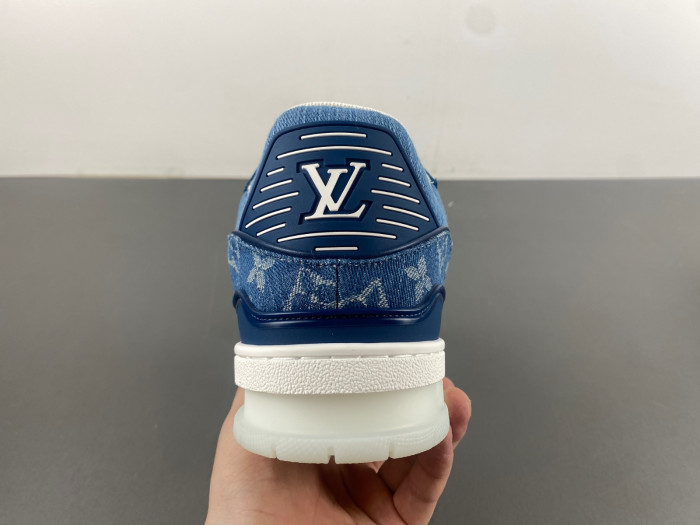 L1VV TRAINER