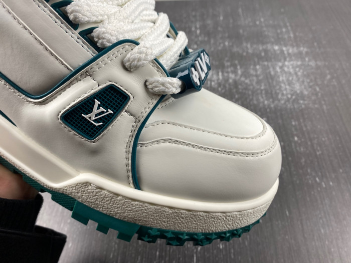 L1VV TRAINER